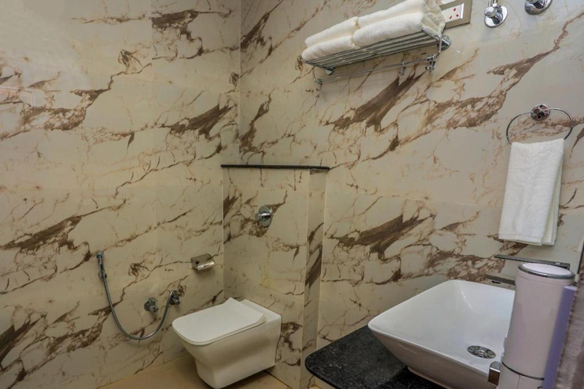 Hotel Eagle Inn Udajpur Zewnętrze zdjęcie