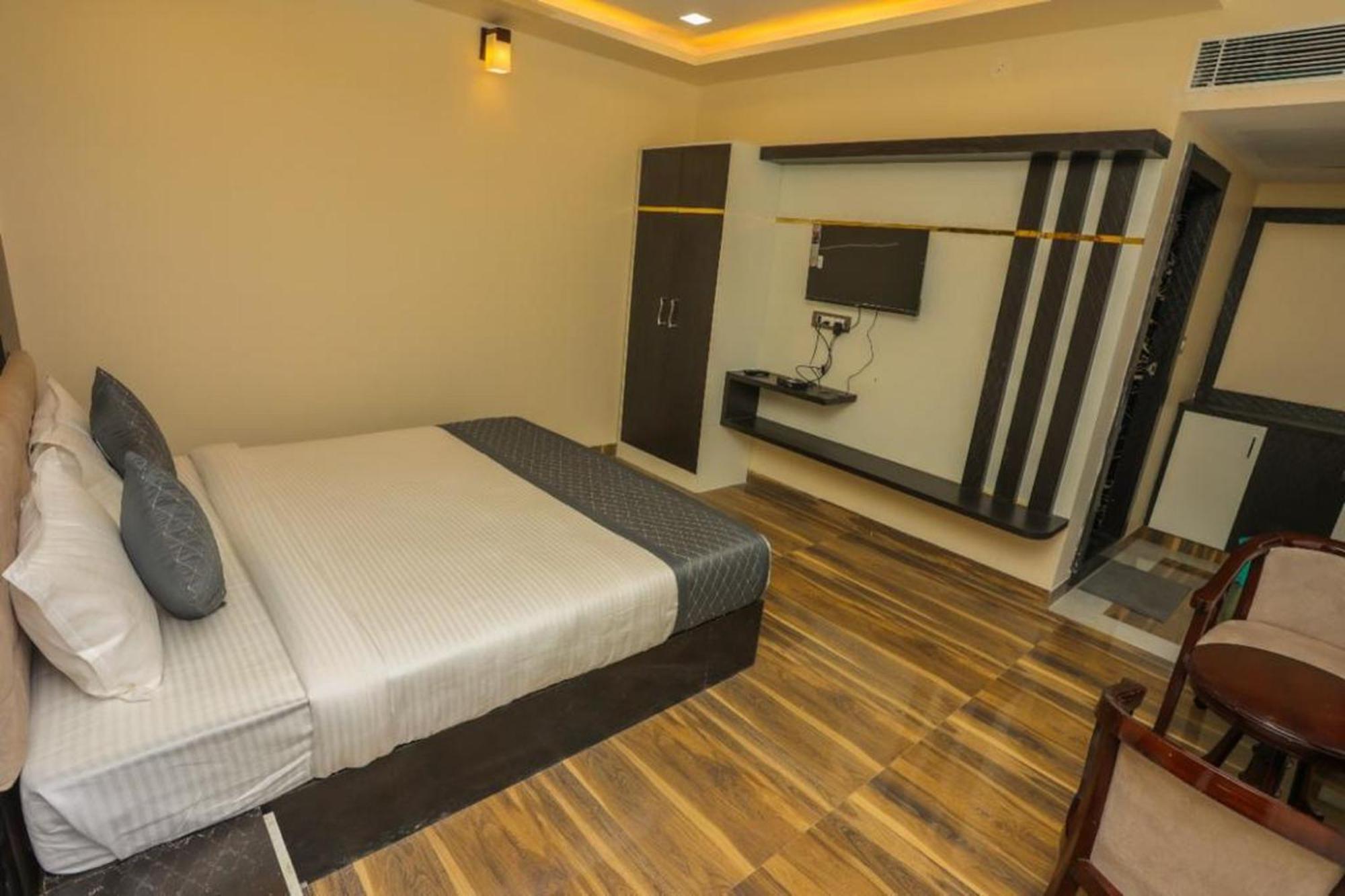 Hotel Eagle Inn Udajpur Zewnętrze zdjęcie