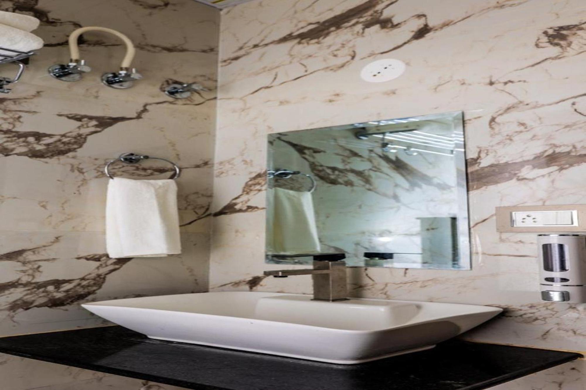 Hotel Eagle Inn Udajpur Zewnętrze zdjęcie